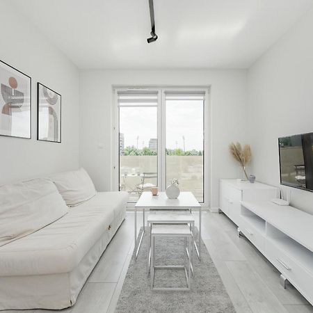 Miedziana Bright Apartment With Balcony And Parking Wroclaw By Noclegi Renters Bagian luar foto