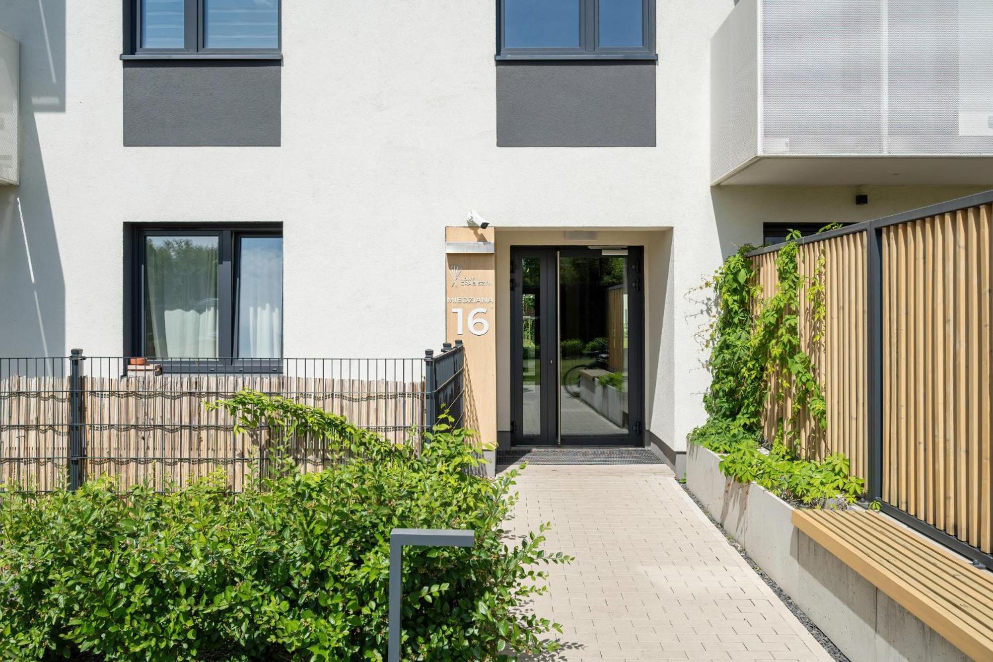 Miedziana Bright Apartment With Balcony And Parking Wroclaw By Noclegi Renters Bagian luar foto